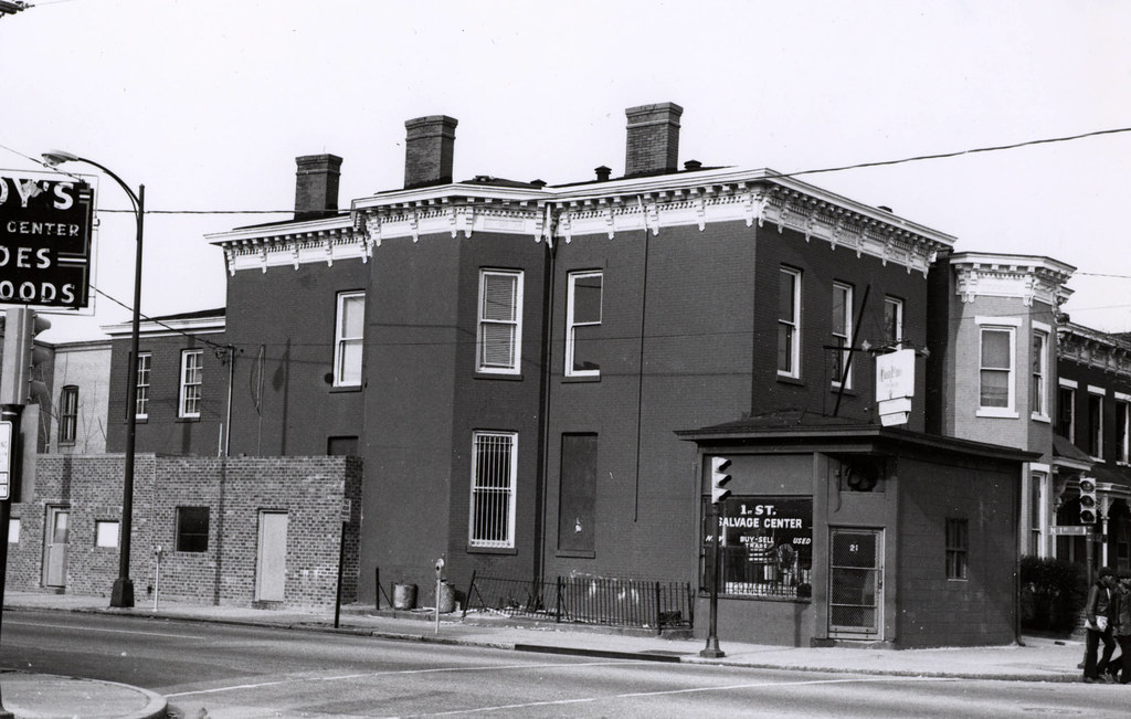 21 East Clay Street (storefront city street map)